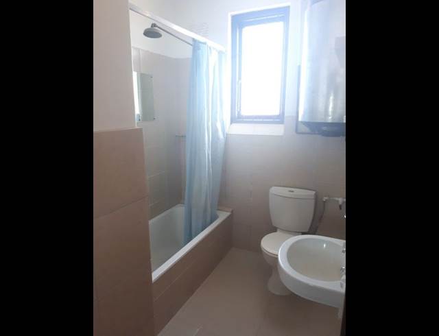 2 bed property to rent in WOODSTOCK