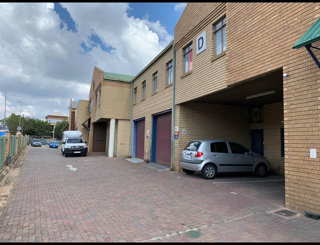 235M² WAREHOUSE TO LET IN STRIJDOMPARK