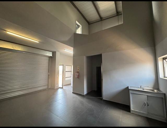 85M² WAREHOUSE TO LET IN CLAYVILLE
