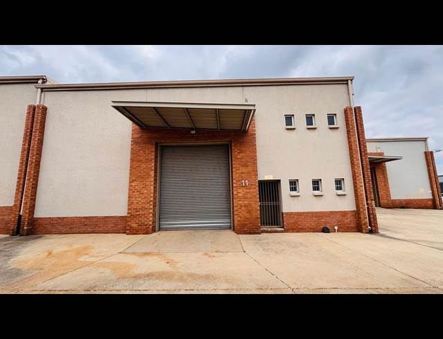 550M² WAREHOUSE TO LET IN STORMILL