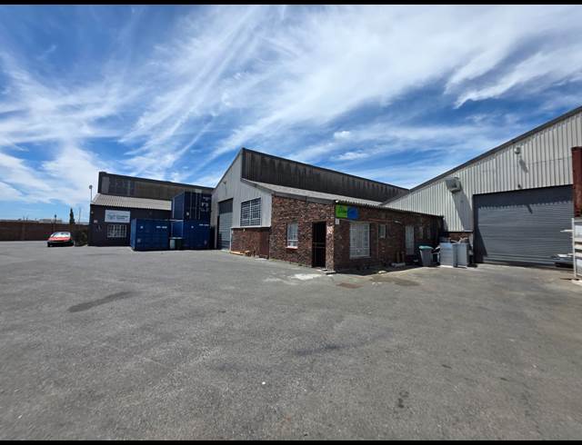 747M² WAREHOUSE TO LET IN STRAND CENTRAL