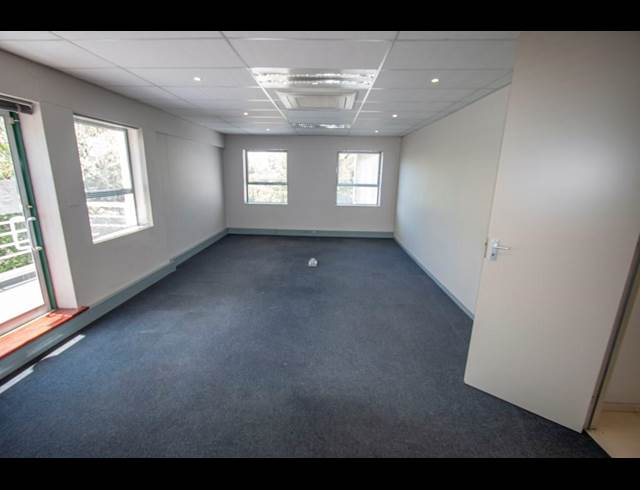520M² OFFICE TO LET IN WOODMEAD