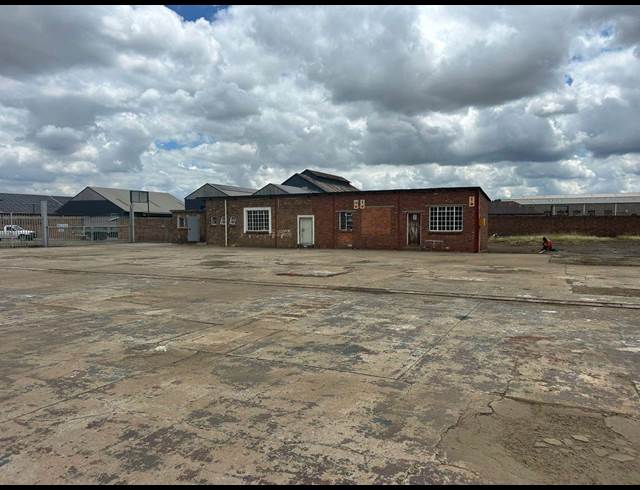 12,000M² INDUSTRIAL YARD TO LET IN COMET
