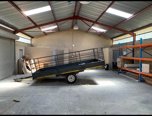200M² WAREHOUSE TO LET IN LASER PARK
