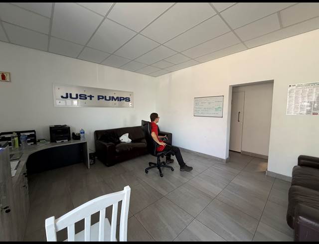 290M² WAREHOUSE TO LET IN STONEWOOD SECURITY ESTATE