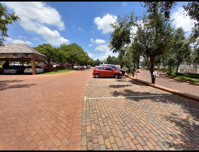 361M² OFFICE TO LET IN BRYANSTON