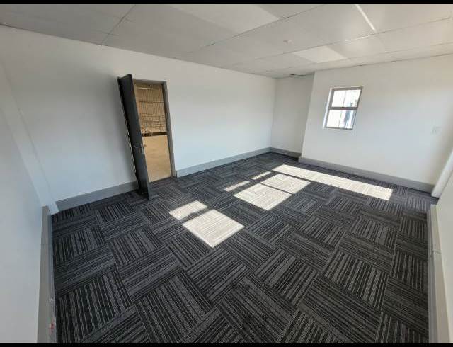 517M² WAREHOUSE TO LET IN STIKLAND INDUSTRIAL