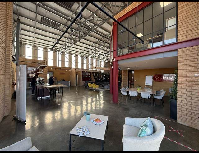961M² WAREHOUSE TO LET IN LASER PARK