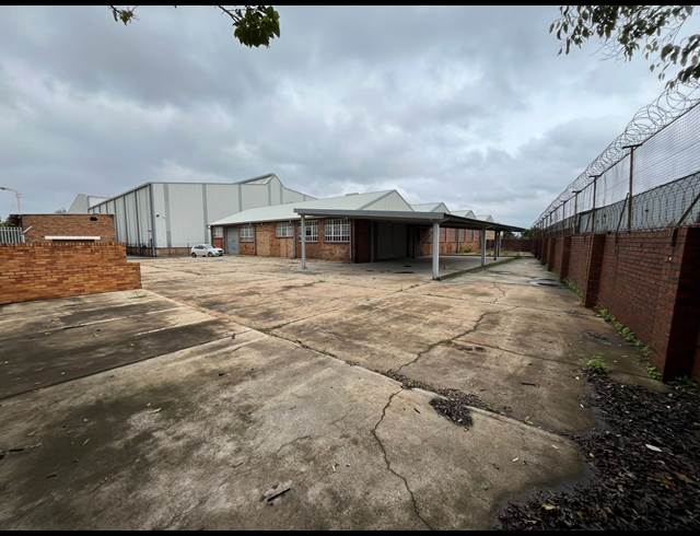 750M² WAREHOUSE TO LET IN NEW ERA