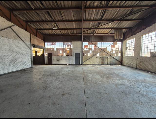 250M² WAREHOUSE RENTED IN WADEVILLE