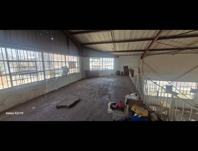 280M² WAREHOUSE TO LET IN TROYEVILLE