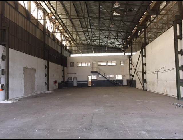 700M² FACTORY TO LET IN LEA GLEN