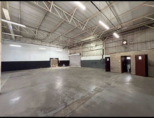 560M² WAREHOUSE TO LET IN HALFWAY HOUSE