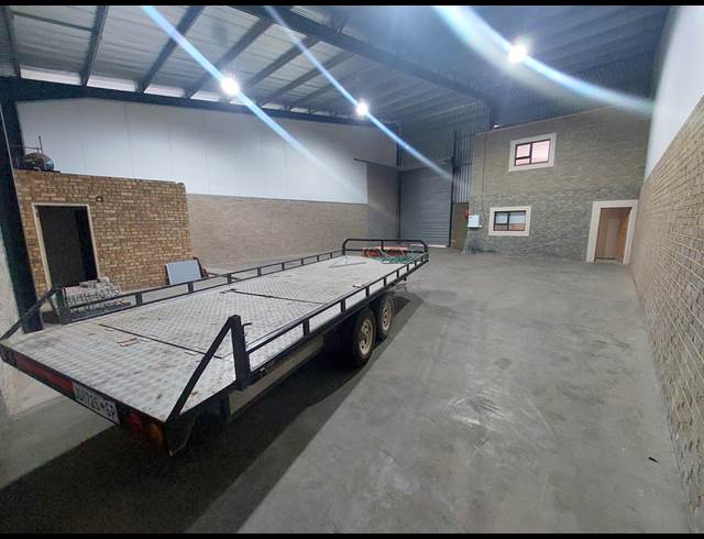 320M² FACTORY TO LET IN APEX