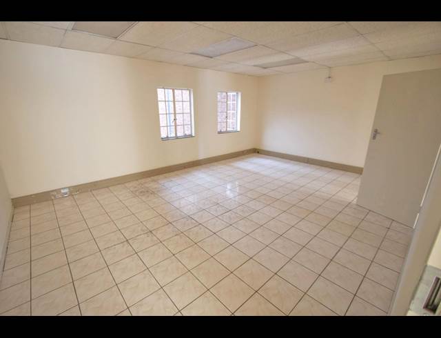 1,051M² OFFICE TO LET IN HALFWAY HOUSE