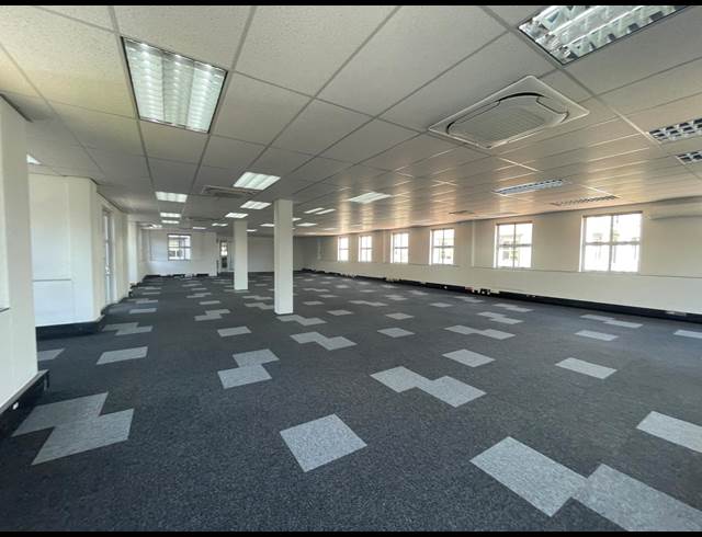 279M² OFFICE TO LET IN LYME PARK