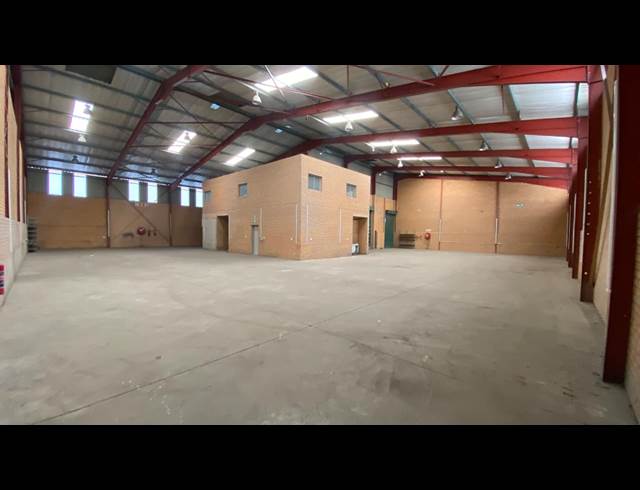 2,606M² WAREHOUSE TO LET IN ROOIHUISKRAAL