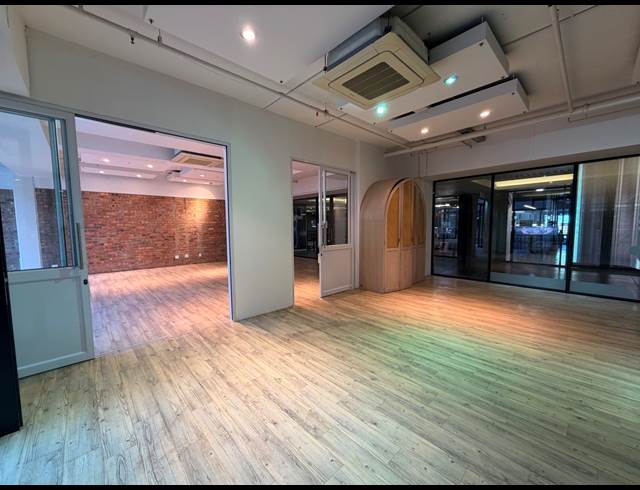 143M² OFFICE TO LET IN DE WATERKANT