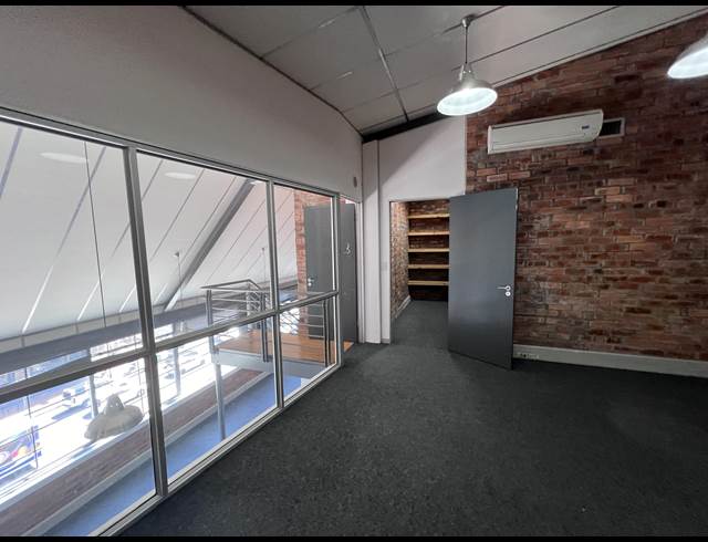 109M² OFFICE TO LET IN GREEN POINT