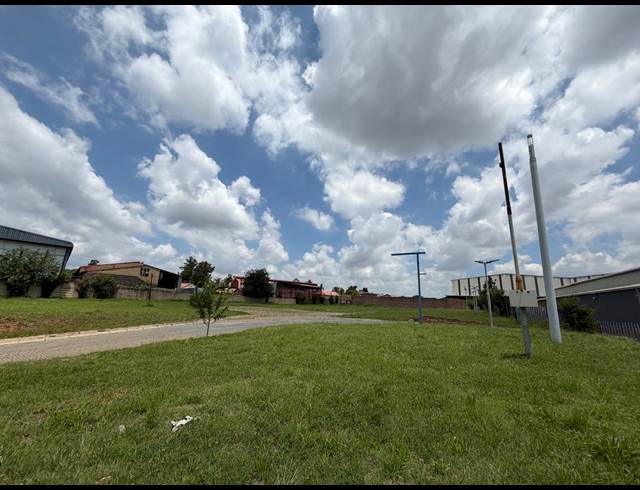 3,000M² INDUSTRIAL YARD TO LET IN CLAYVILLE