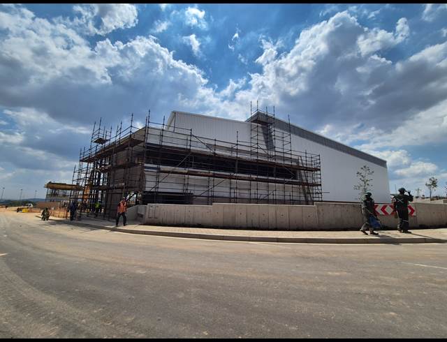 3,107M² WAREHOUSE TO LET IN AIRPORT PARK