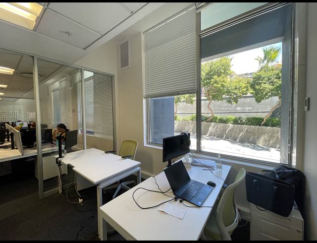 260M² OFFICE TO LET IN WATERFRONT