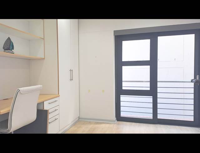 2 bed property to rent in OBSERVATORY