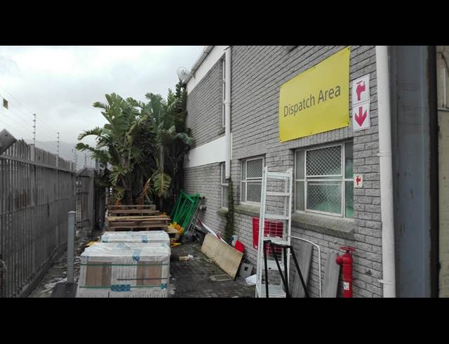 2,150M² FACTORY TO LET IN RETREAT