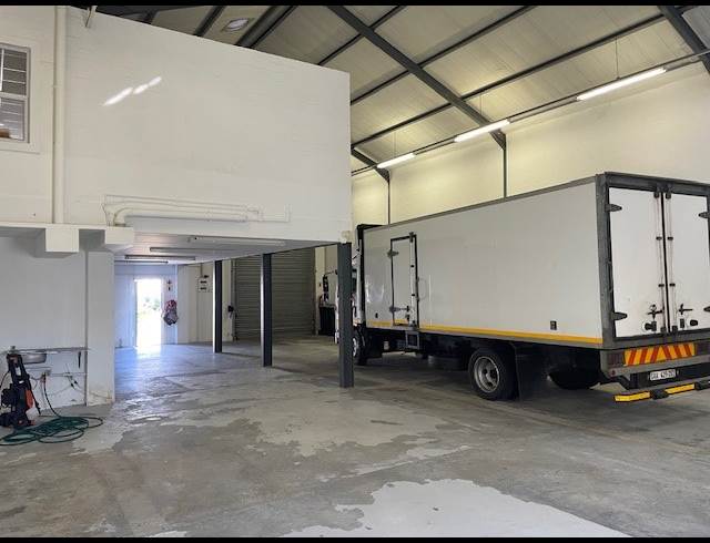 245M² WAREHOUSE TO LET IN CAPRICORN