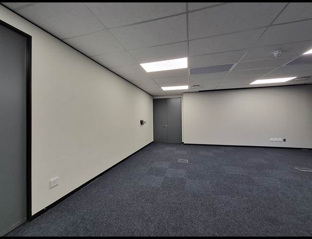 132M² OFFICE TO LET IN MELROSE ESTATE