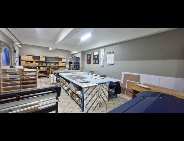1,800M² WAREHOUSE TO LET IN VILLAGE MAIN
