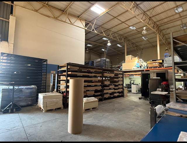 1,894M² WAREHOUSE TO LET IN KYALAMI