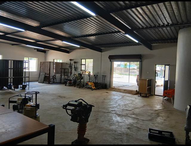 Business property to rent in BRENTWOOD PARK