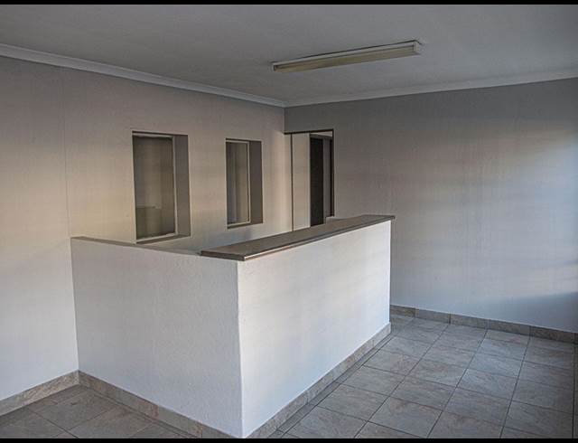 724M² WAREHOUSE TO LET IN HALFWAY HOUSE