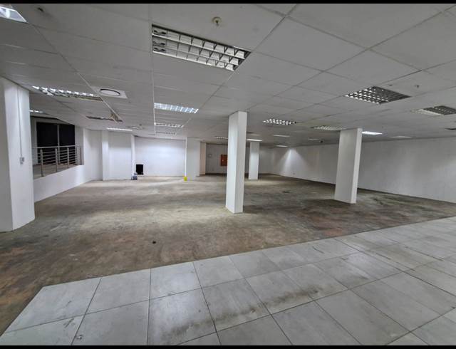 582M² WAREHOUSE TO LET IN MARSHALLTOWN