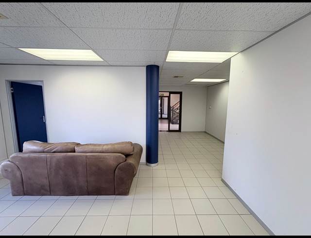 145M² OFFICE TO LET IN FOURWAYS