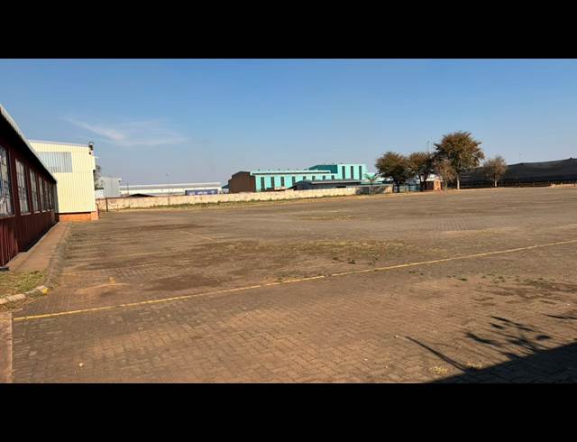11,455M² INDUSTRIAL YARD TO LET IN ROSSLYN