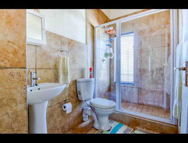 3 BEDROOM FREEHOLD TO LET IN CRAIGAVON