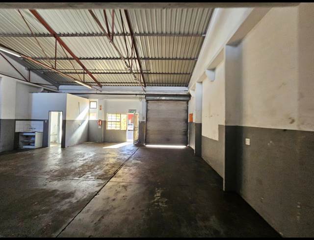 154M² WAREHOUSE TO LET IN STEELEDALE