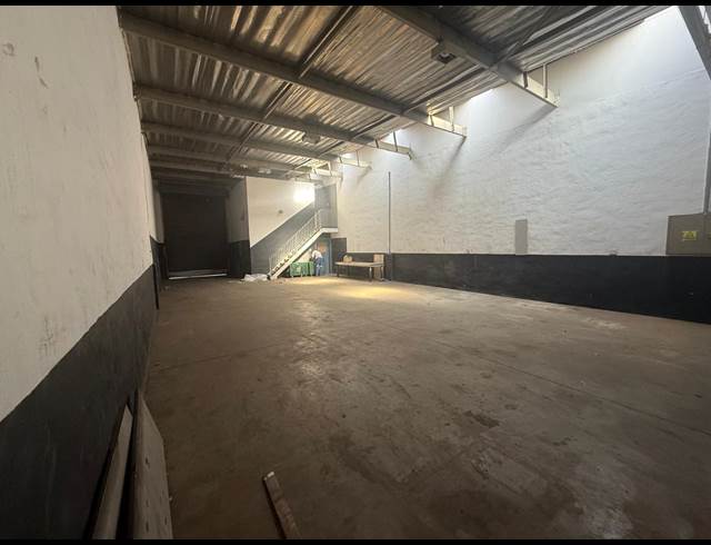 200M² WAREHOUSE TO LET IN LONGDALE