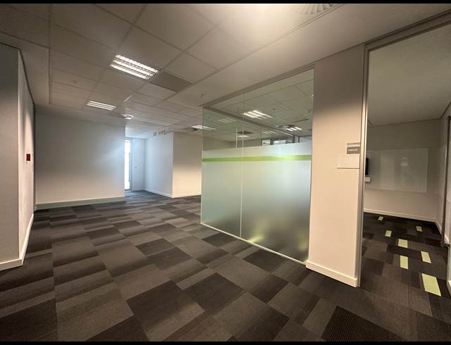 545M² OFFICE TO LET IN SANDTON CENTRAL