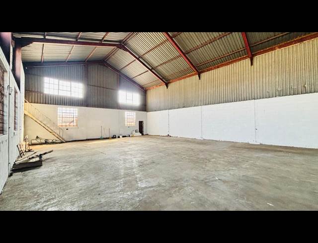 360M² WAREHOUSE TO LET IN ROODEPOORT