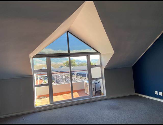 90M² OFFICE TO LET IN WESTLAKE