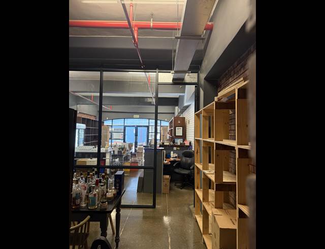 76M² BUILDING TO LET IN WOODSTOCK