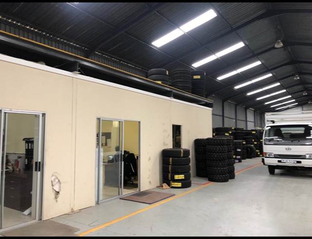 1,000M² WAREHOUSE TO LET IN BLACKHEATH INDUSTRIAL