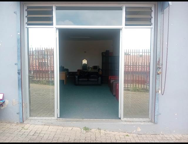 60M² OFFICE TO LET IN WHITE RIVER CENTRAL
