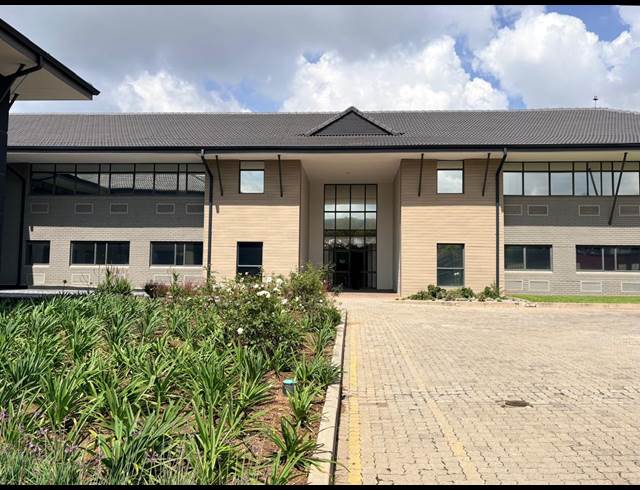 3,949M² OFFICE TO LET IN VORNA VALLEY