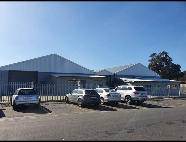 1,300M² FACTORY RENTED IN TRIANGLE FARM