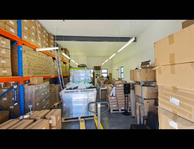 175M² WAREHOUSE TO LET IN WESTLAKE