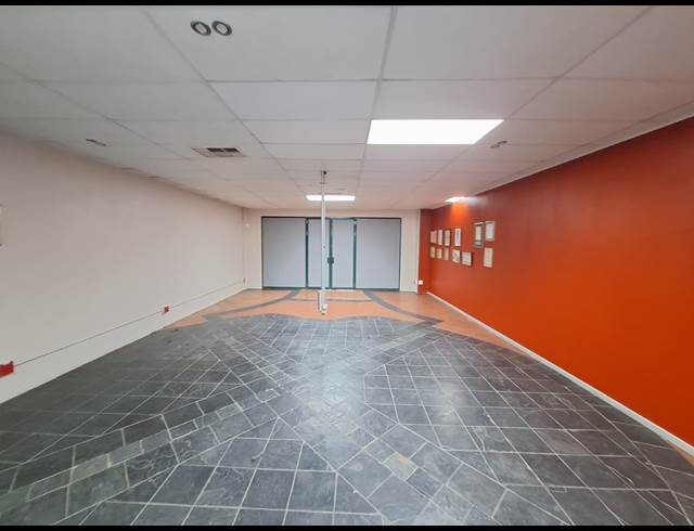 2,618M² RETAIL TO LET IN FERNDALE